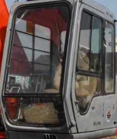 4457160 HITACHI এক্সকাভেটর ক্যাব উইন্ডো টেম্পারড গ্লাস ফ্রন্ট আপ পজিশন এ সিল সহ